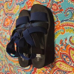 Muk Luks Wedge Sandal Women's Size 6 Navy and Black